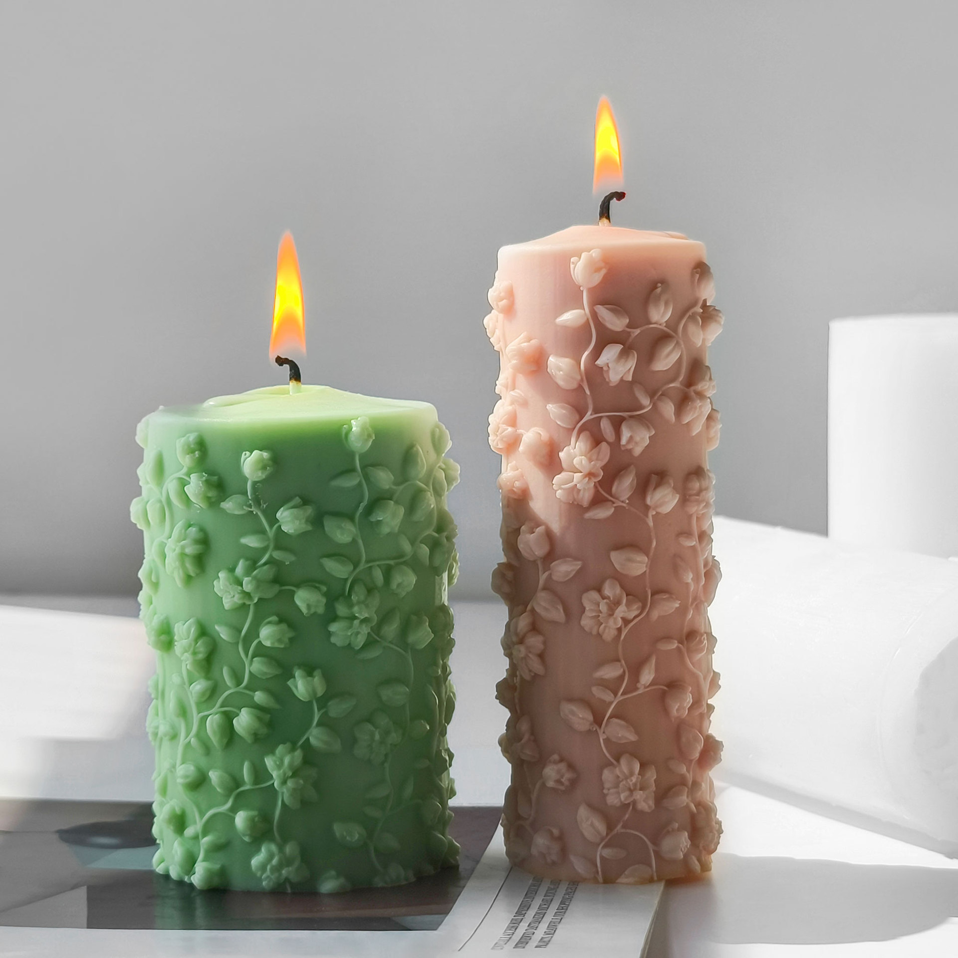 3D Cylinder Embossed Vines Mol - Candle Making Vinings recension och pris